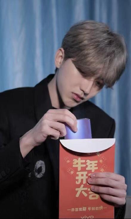 爆料人是谁蔡徐坤视频,真相背后谁在操控? 第3张 爆料人是谁蔡徐坤视频,真相背后谁在操控? 第3张